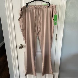 HH Works. Size 1x. Khaki color scrub pants. NWT.